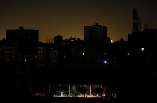 قطعیِ برق و بیواکسنی؛ اینجا ایران، آخرالزمان! قطعیِ برق و بیواکسنی؛ اینجا ایران، آخرالزمان!