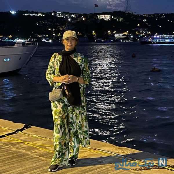 عکس ساحلی فریبا نادری بازیگر معروف با تیپ خاص و متفاوت عکس ساحلی فریبا نادری