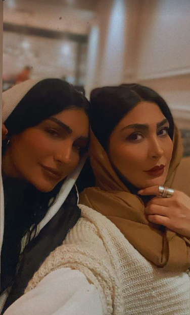 استایل مریم معصومی در کنار دوستش با آرایش غلیظ + عکس استایل مریم معصومی در کنار دوستش با آرایش غلیظ + عکس