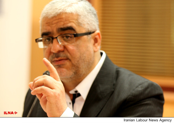 مجلس آنقدر در حمایت از دولت افراط کرد تا از آن طرف بام افتاد/ دولت باید برای تغییر کابینه آستین بالا بزند مجلس آنقدر در حمایت از دولت افراط کرد تا از آن طرف بام افتاد/ دولت باید برای تغییر کابینه آستین بالا بزند