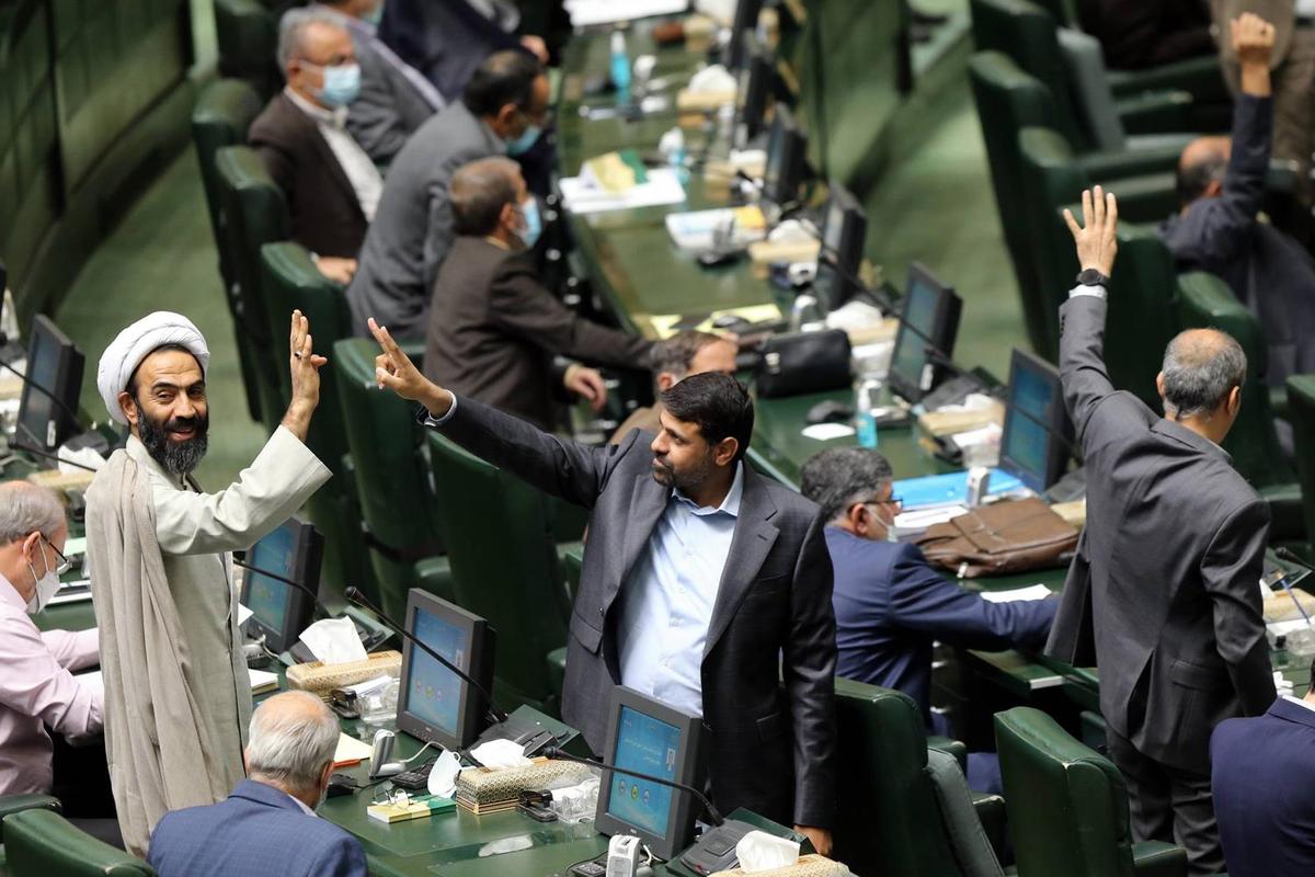 تصویب کلیات طرح اصلاح قانون مجازات اخلالگران در نظام اقتصادی| امروز گرانیها بیداد میکند تصویب کلیات طرح اصلاح قانون مجازات اخلالگران در نظام اقتصادی| امروز گرانیها بیداد میکند