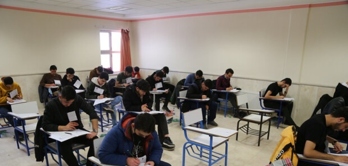 قطع اینترنت و بیاعتنایی دولت انقلابی به حقوق شهروندان؛ با حق طبیعی مردم بازی نکنید! قطع اینترنت و بیاعتنایی دولت انقلابی به حقوق شهروندان؛ با حق طبیعی مردم بازی نکنید!