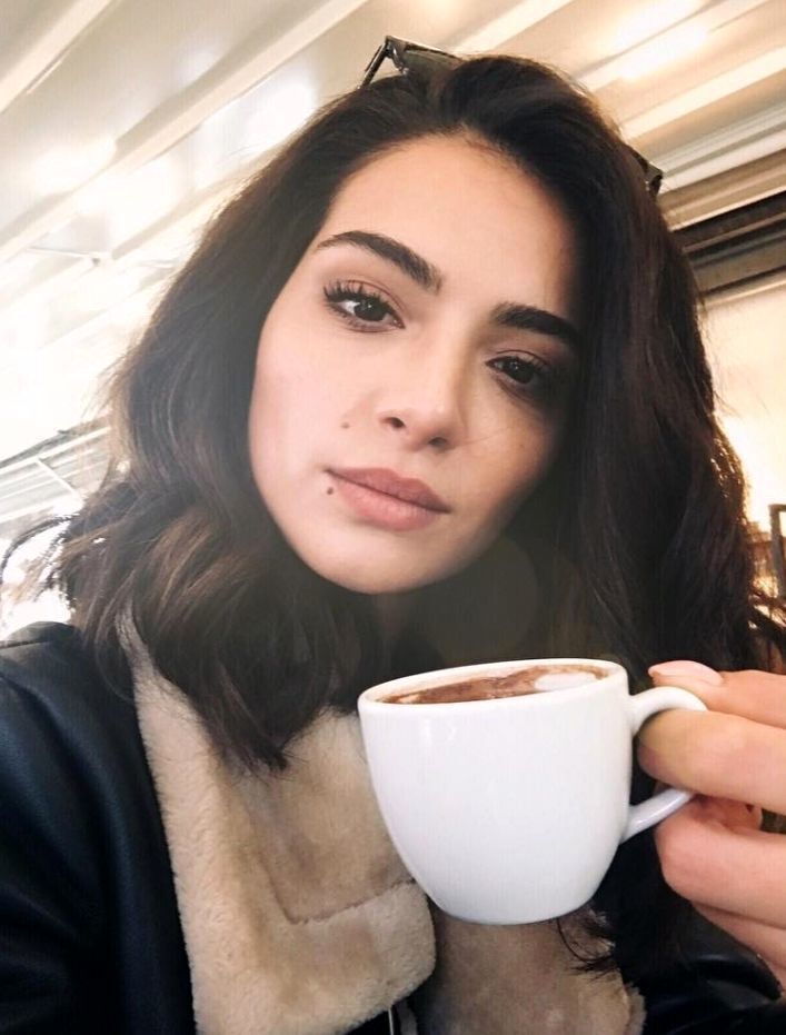 خانواده این بازیگر معروف زیر آوار زلزله ترکیه+عکس خانواده این بازیگر معروف زیر آوار زلزله ترکیه+عکس