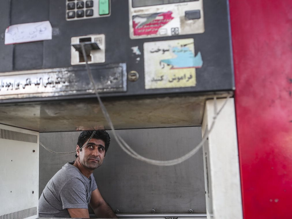 معاون وزیر نفت: افزایش قیمت بنزین و جمعآوری کارت سوخت آزاد صحت ندارد معاون وزیر نفت: افزایش قیمت بنزین و جمعآوری کارت سوخت آزاد صحت ندارد