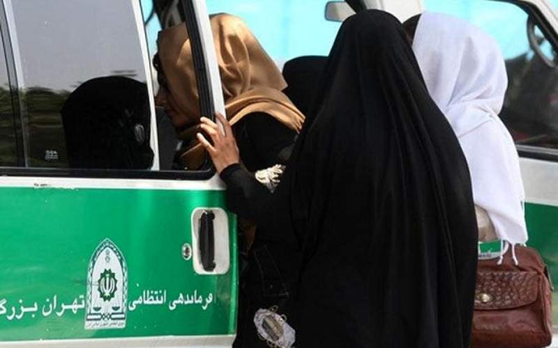 گشت ارشاد کشور را دچار هزینه میکند گشت ارشاد کشور را دچار هزینه میکند