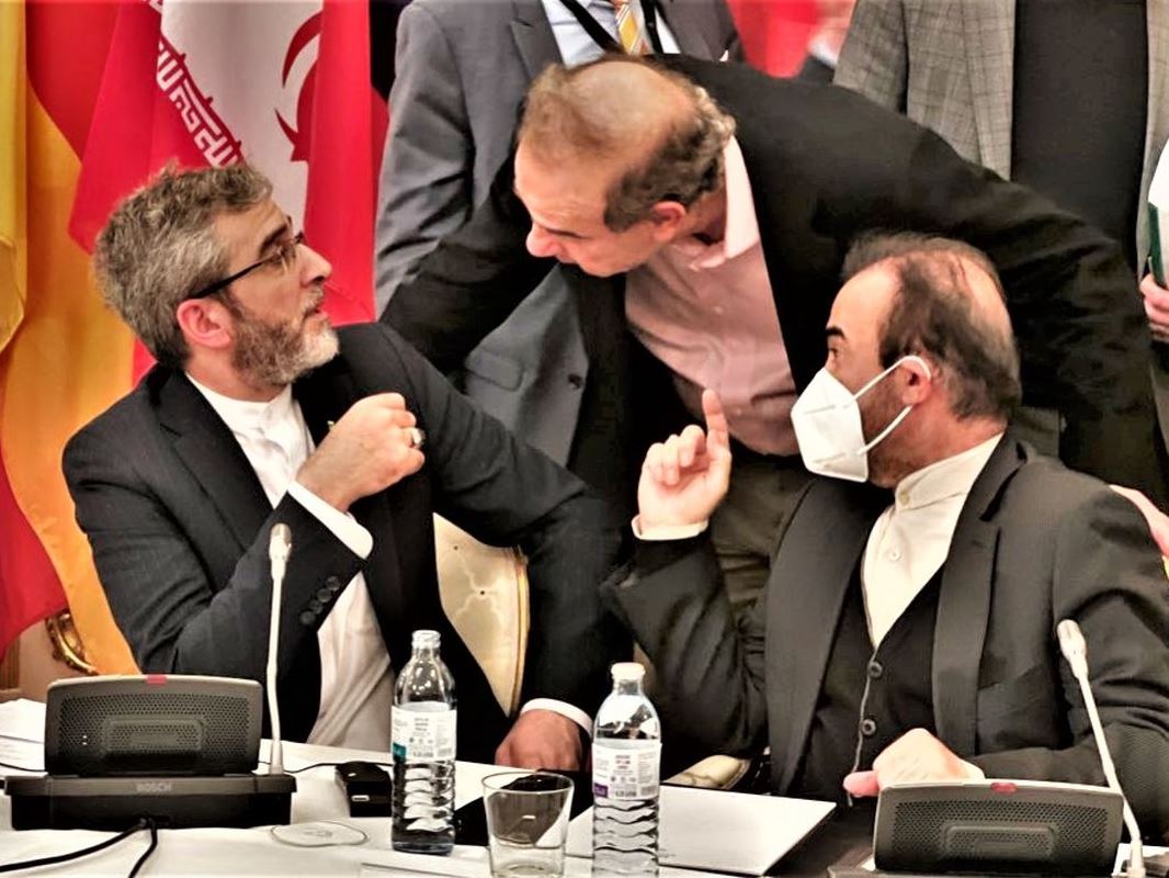 یک منبع آگاه ایرانی: انتظار می رود تا دو روز آینده پاسخ طرف مقابل در خصوص مذاکرات احیای برجام را دریافت کنیم یک منبع آگاه ایرانی: انتظار می رود تا دو روز آینده پاسخ طرف مقابل در خصوص مذاکرات احیای برجام را دریافت کنیم