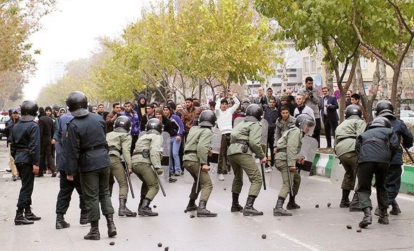 دولت و معترضانی که هیچکدام کوتاه نمیآیند دولت و معترضانی که هیچکدام کوتاه نمیآیند