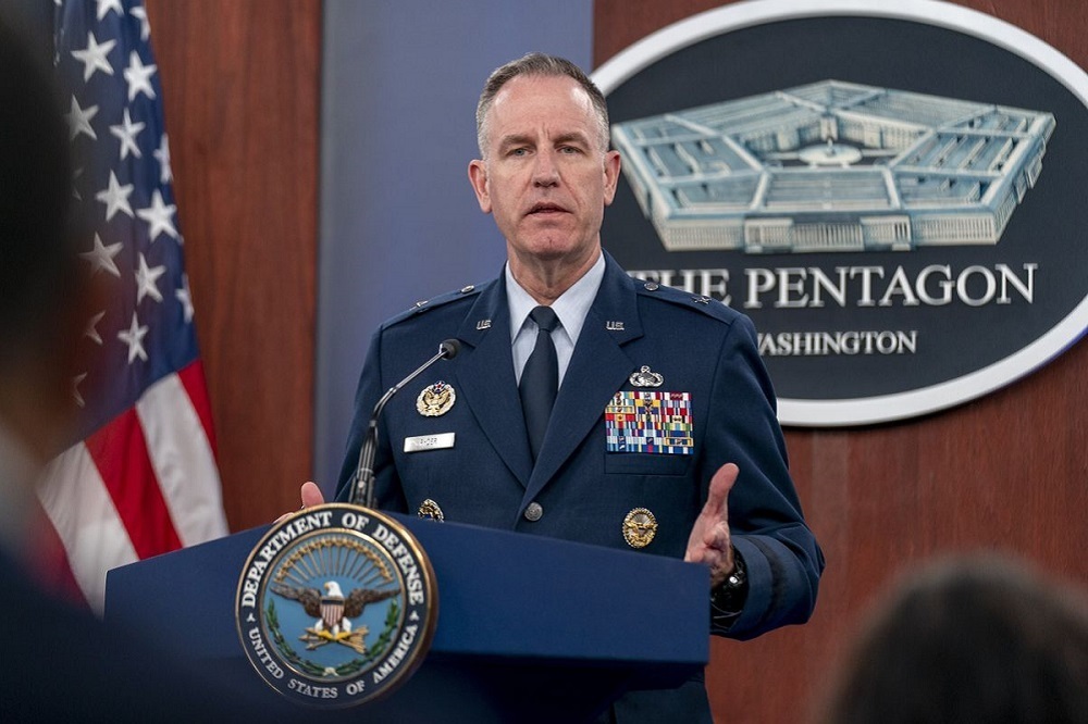 ادعای سخنگوی پنتاگون: مطمئن هستیم پهپادی که تاسیسات ما در دیرالزور سوریه را هدف قرار داد، ایرانی بود / ایران از شبه نظامیانی که به آمریکاییها در شمال شرق سوریه حمله کردند، حمایت میکند ادعای سخنگوی پنتاگون: مطمئن هستیم پهپادی که تاسیسات ما در دیرالزور سوریه را هدف قرار داد، ایرانی بود / ایران از شبه نظامیانی که به آمریکاییها در شمال شرق سوریه حمله کردند، حمایت میکند