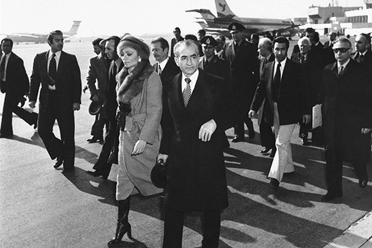 روزِ آخر محمدرضا پهلوی و فرح در ایران،چه شکلی بود روزِ آخر محمدرضا پهلوی و فرح در ایران،چه شکلی بود