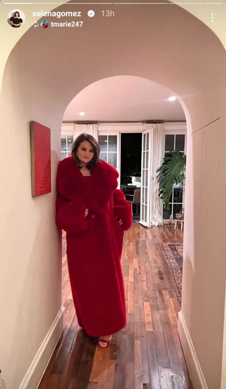 جنجال تیپ قرمز سلنا گومز در جشن تولد نامزدش + عکس جنجال تیپ قرمز سلنا گومز در جشن تولد نامزدش + عکس