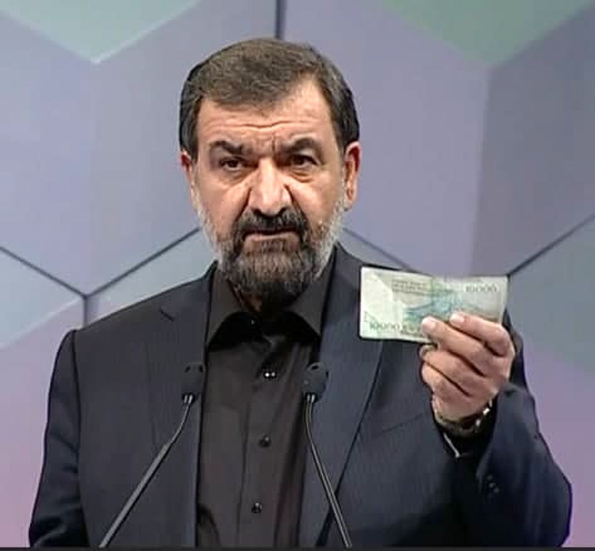 خداحافظی اقتصاددان بزرگ از دولت؛ وعده دیدار انتخابات ۱۴۰۴! خداحافظی اقتصاددان بزرگ از دولت؛ وعده دیدار انتخابات ۱۴۰۴!