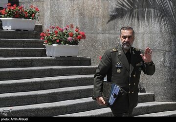 جنگ نزدیک است؟ /اظهارات مهم وزیر دفاع درباره آماده باش نیروهای مسلح در مرزها و رونمایی از جنگنده های سوخو جنگ نزدیک است؟ /اظهارات مهم وزیر دفاع درباره آماده باش نیروهای مسلح در مرزها و رونمایی از جنگنده های سوخو