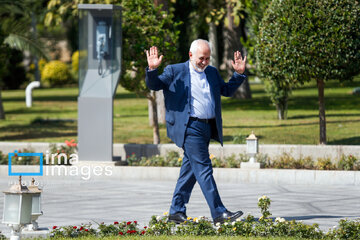 گله از پزشکیان برای موافقت با برکناری ظریف/ اگر هر کشوری در دنیا فردی مانند ظریف داشت، اینگونه با او برخورد می کرد؟ گله از پزشکیان برای موافقت با برکناری ظریف/ اگر هر کشوری در دنیا فردی مانند ظریف داشت، اینگونه با او برخورد می کرد؟