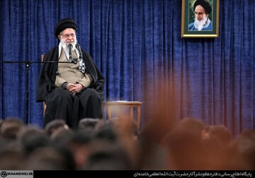 رهبر انقلاب :برخلاف نگاه ناقص دشمنان، قویتر از سال گذشته هستیم رهبر انقلاب :برخلاف نگاه ناقص دشمنان، قویتر از سال گذشته هستیم