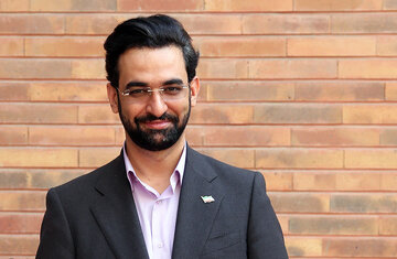 کریخوانی آذری جهرمی پس از قهرمانی پرسپولیس کریخوانی آذری جهرمی پس از قهرمانی پرسپولیس