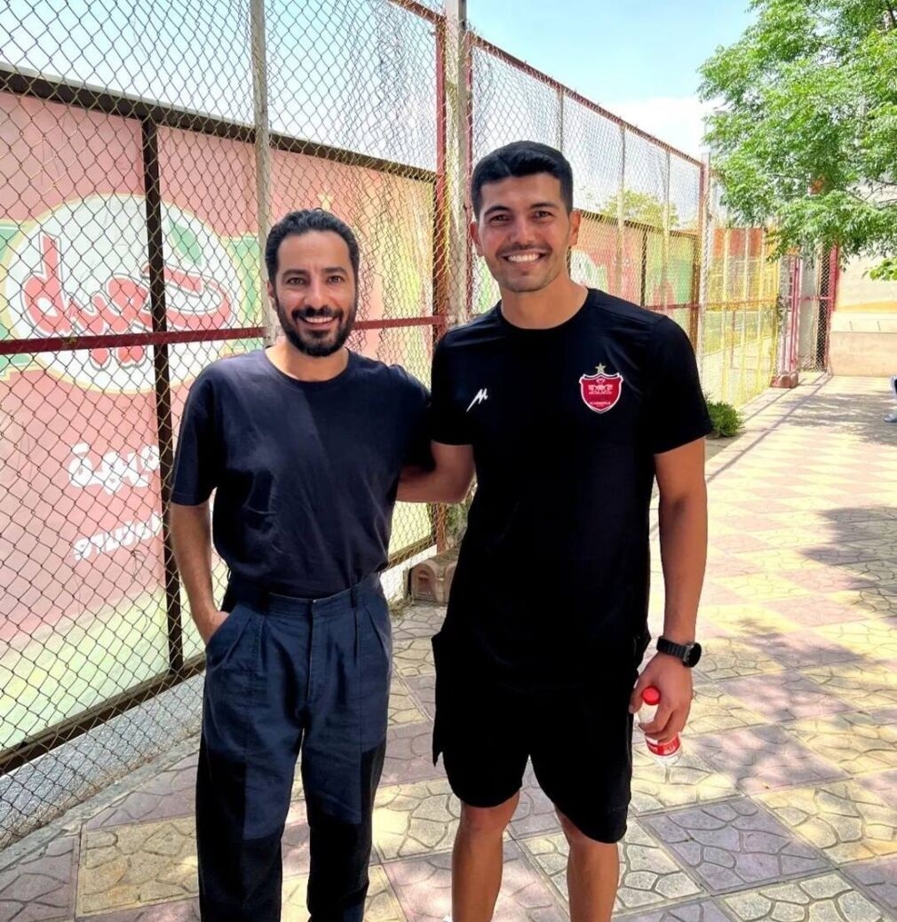 عکس یادگاری نوید محمدزاده با مربی پرسپولیس عکس یادگاری نوید محمدزاده با مربی پرسپولیس