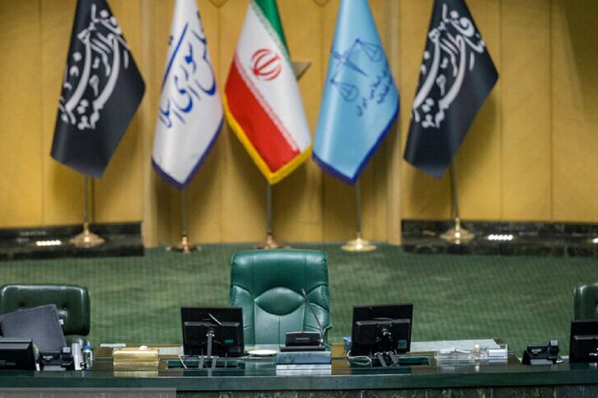 تندروها کمتر از صد نفر تندروها کمتر از صد نفر