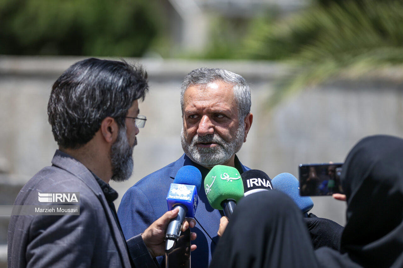 توضیحات وزیر کار رئیسی درباره تغییر رقم حقوق بازنشستگان توضیحات وزیر کار رئیسی درباره تغییر رقم حقوق بازنشستگان