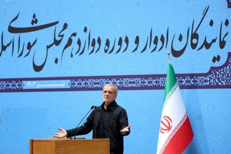 اعتراف تلخ پزشکیان: جواب اعتراض را با باتوم می‌دهیم