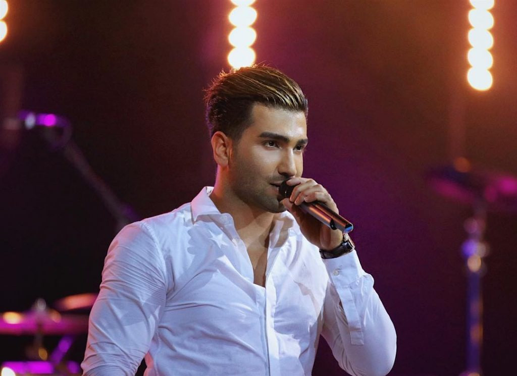 خواننده مشهور آنورِ آبی راه تتلو را در پیش گرفت