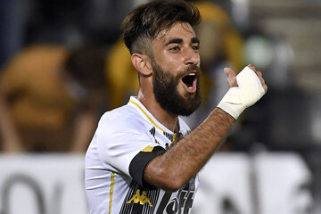 پرونده قلی زاده - پرسپولیس دوباره به جریان افتاد/ لژیونر ایرانی قرمز می شود؟ پرونده قلی زاده - پرسپولیس دوباره به جریان افتاد/ لژیونر ایرانی قرمز می شود؟