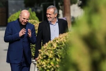 قدرتنمایی پزشکیان مقابل تندروهای مجلس با یک «اقدامِ بی سابقه» /چرا قالیباف کنار پزشکیان ایستاد؟ قدرتنمایی پزشکیان مقابل تندروهای مجلس با یک «اقدامِ بی سابقه» /چرا قالیباف کنار پزشکیان ایستاد؟