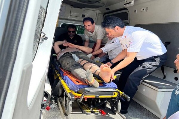 ریزش سنگ بر روی چند خودرو در تهران