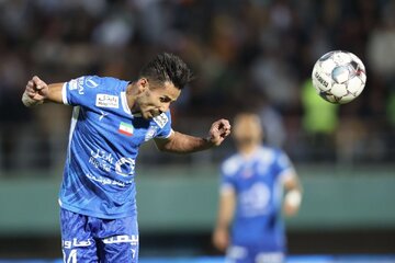 مدافع استقلال از تیمش شکایت کرد! مدافع استقلال از تیمش شکایت کرد!