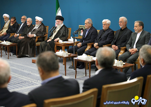 (تصویر) حضور ظریف در دیدار اعضای هیئت دولت با رهبر انقلاب