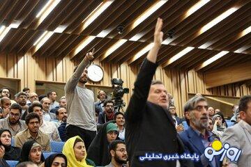 عکس برهم زننده سخنرانی پزشکیان در کنار سعید جلیلی /او کیست؟ عکس برهم زننده سخنرانی پزشکیان در کنار سعید جلیلی /او کیست؟