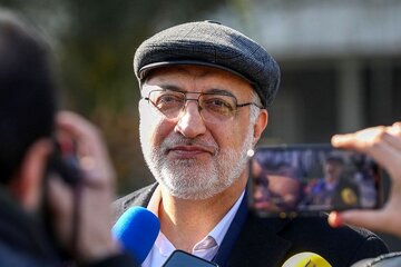 حمایت عجیب سایت جبهه پایداری از زاکانی و عملکردش در شهرداری تهران/ حامیان قالیباف با او تسویه حساب می کنند حمایت عجیب سایت جبهه پایداری از زاکانی و عملکردش در شهرداری تهران/ حامیان قالیباف با او تسویه حساب می کنند