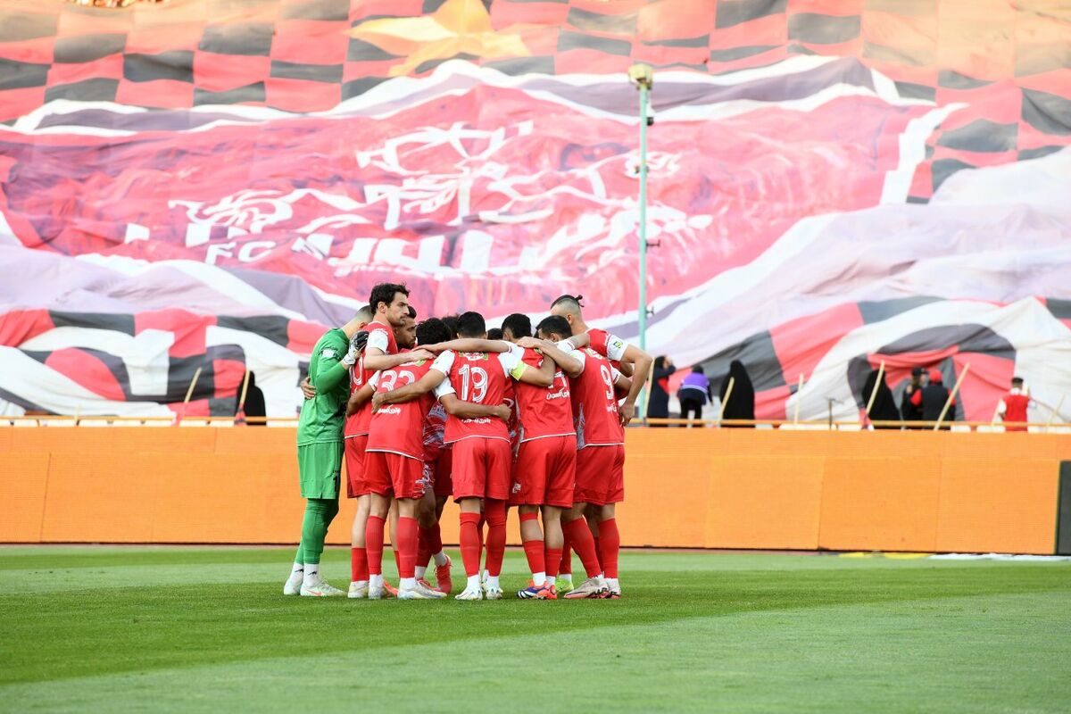 جاسوس رختکن پرسپولیس کیست؟! چه کسی اخبار پرسپولیس را به هوادار متمول می دهد؟! جاسوس رختکن پرسپولیس کیست؟! چه کسی اخبار پرسپولیس را به هوادار متمول می دهد؟!