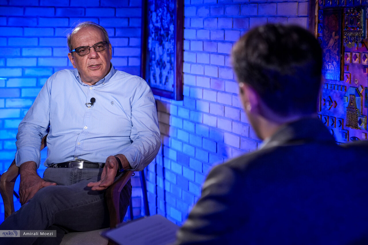 عباس عبدی: اصلاح طلبان از ستیز عبور کردهاند/ حرفهای هاشمی درباره انتخابات ۸۴، یک شوخی بود/ براندازی یک سیاستِ ریسکی است