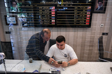 قیمت جدید دلار، یورو و سایر ارزها امروز ۱۱ تیرماه ۱۴۰۴/ دلار کانال قیمتی جدید را لمس کرد قیمت جدید دلار، یورو و سایر ارزها امروز ۱۱ تیرماه ۱۴۰۴/ دلار کانال قیمتی جدید را لمس کرد