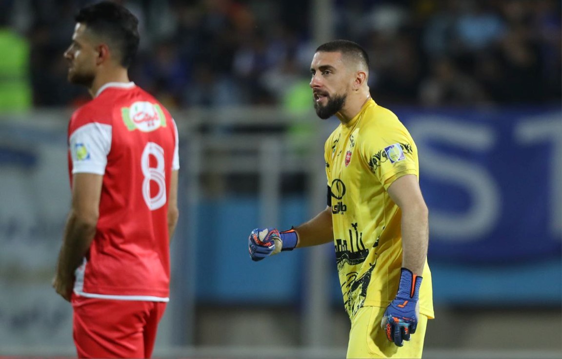 الکسی گندوز دروازه بان الجزایری پرسپولیس تهران و مرتضی پورعلی گنجی مدافع میانی تیم ملی ایران و پرسپولیس تهران - لیگ برتر ایران