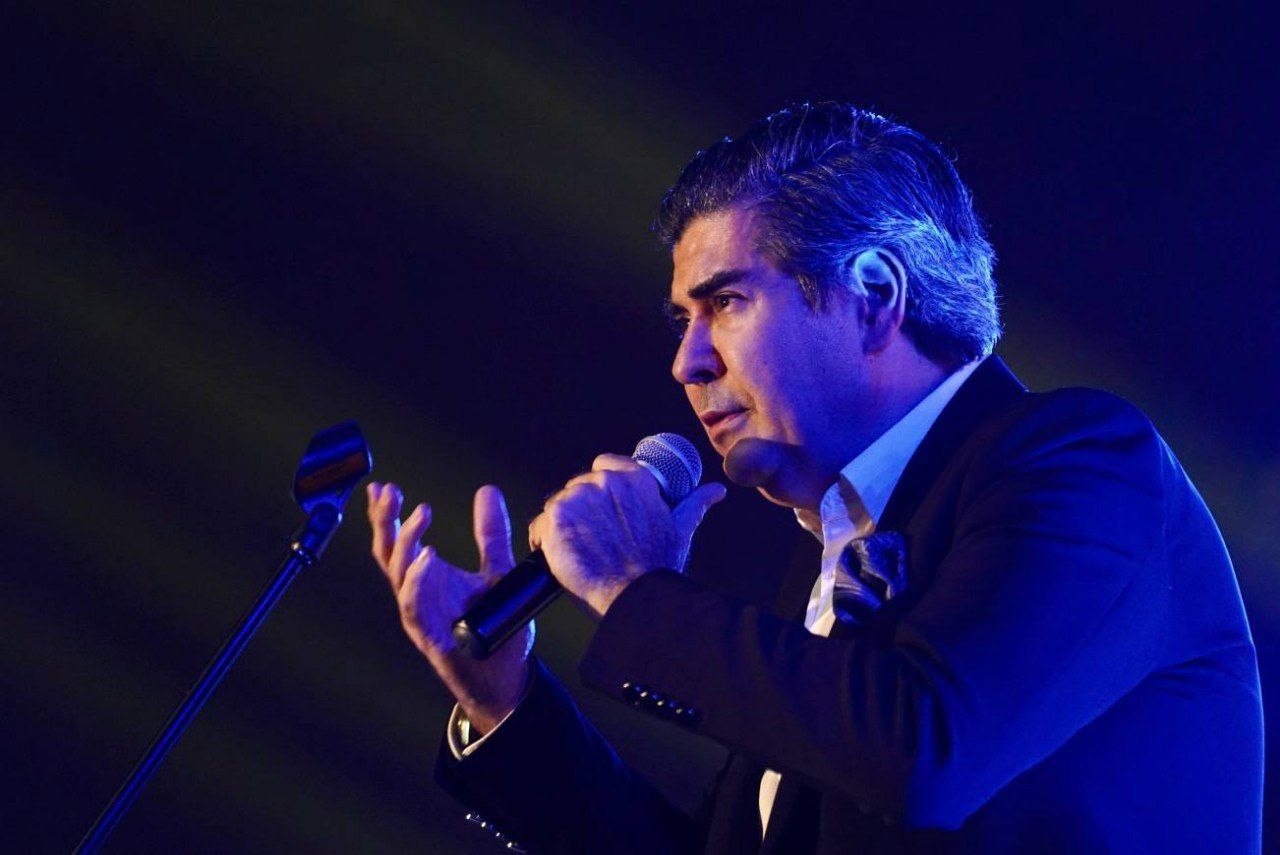 photo_5895539966581264711_y