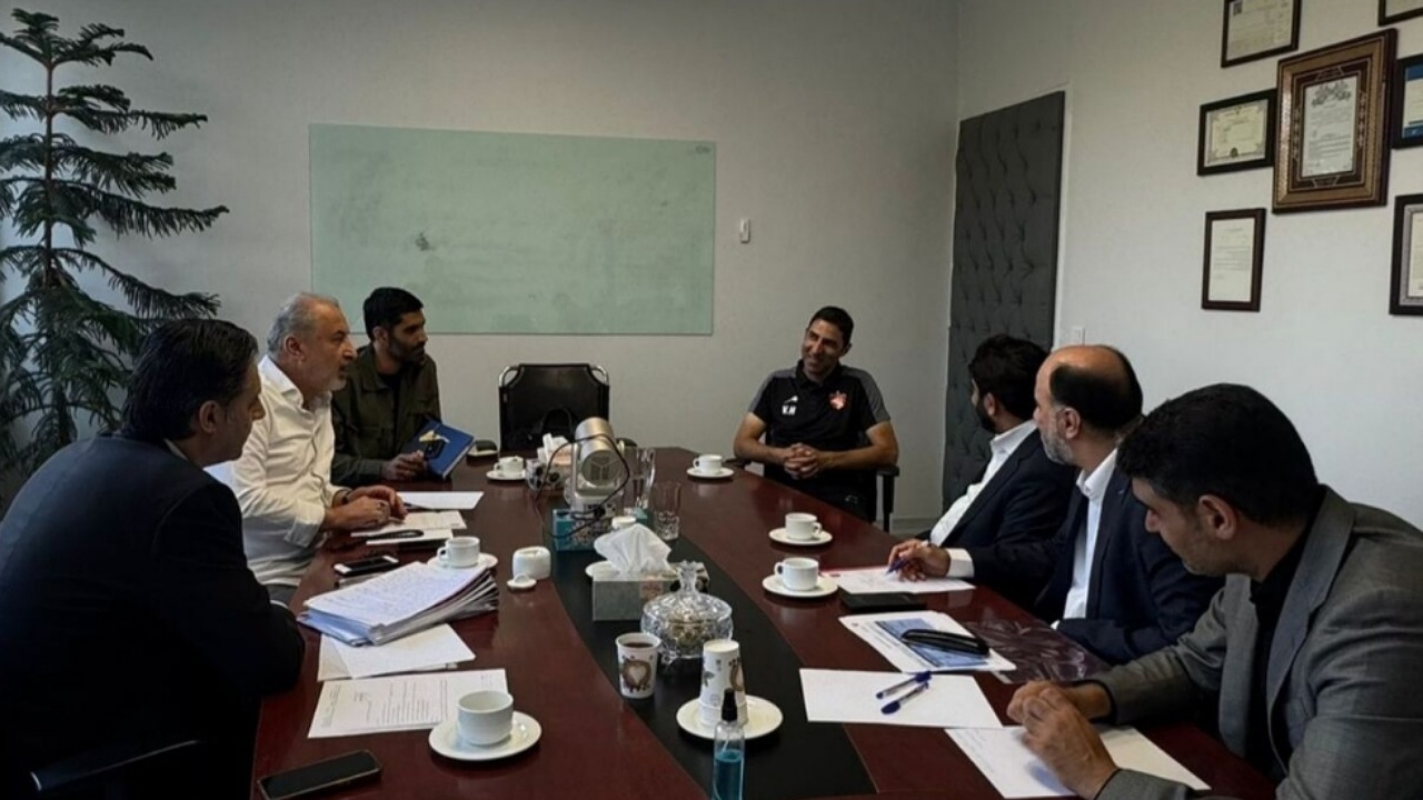 وحید هاشمیان تا بازی با ذوب آهن روی نیمکت سرخپوشان است وحید هاشمیان تا بازی با ذوب آهن روی نیمکت سرخپوشان است