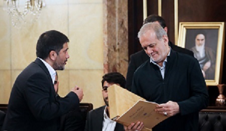 رئیس جمهور به علیرضا دبیر پست داد رئیس جمهور به علیرضا دبیر پست داد