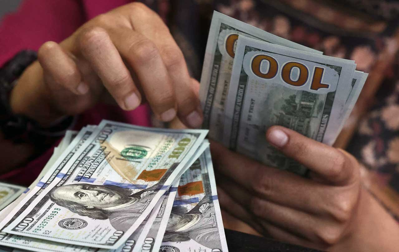 بازار ارز بازهم مردم را شوکه کرد/ قیمت دلار بازار آزاد امروز دوشنبه ۱۷ آذر بازار ارز بازهم مردم را شوکه کرد/ قیمت دلار بازار آزاد امروز دوشنبه ۱۷ آذر