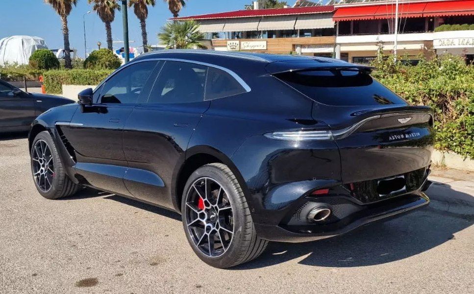 عکس از خودروی لوکس مهدی طارمی در یونان