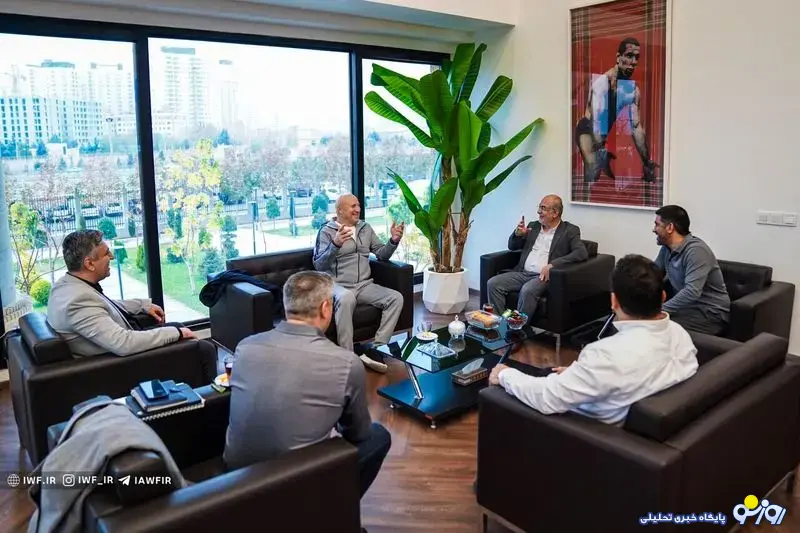 تصویر لنگ جهان پهلوان تختی در اتاق علیرضا دبیر! تصویر لنگ جهان پهلوان تختی در اتاق علیرضا دبیر!