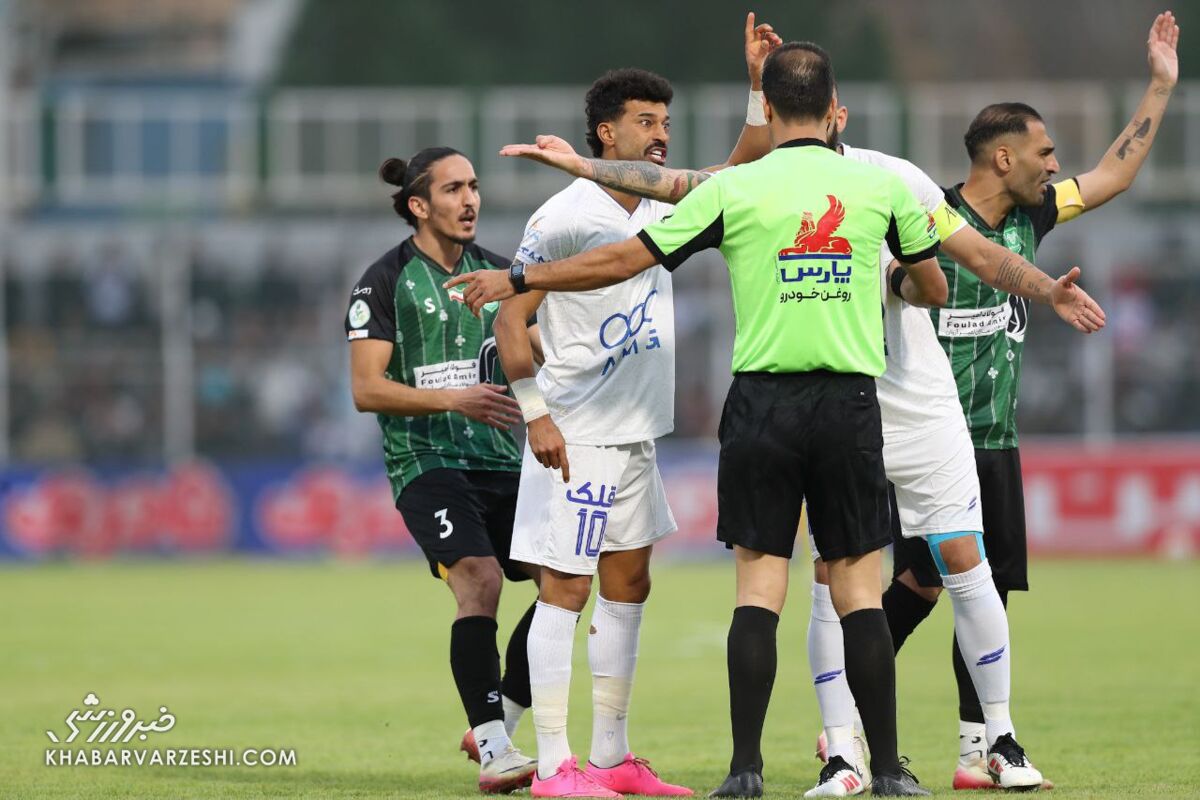 کارشناس داوری صحنههای مشکوک استقلال - خیبر/ گل خیبر سالم و یک پنالتی اشتباه بود! کارشناس داوری صحنههای مشکوک استقلال - خیبر/ گل خیبر سالم و یک پنالتی اشتباه بود!